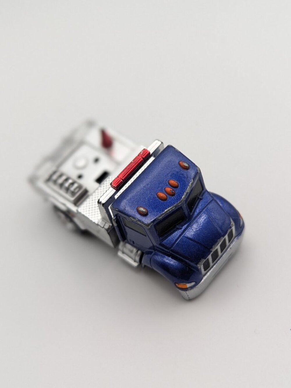 Blue Semi Truck Flatbed Fire Vehicle 1/64